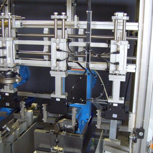 Anfasautomat für Edelstahlrohre mit zwei Bearbeitungs-Stationen und hydraulischer Spannung