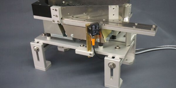 Flächenförderer mit Bunker und Linearschiene